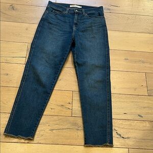 Levi’s Heritage mid-rise boyfriend Jean, size 4
